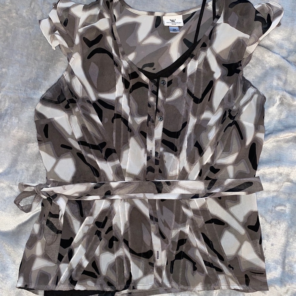 Short sleeve, black & grey tie waist blouse